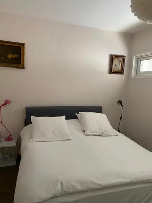 Un ou plusieurs lits dans un hébergement de l'établissement Appartement spacieux et cosy Champs Elysées Arc de triomphe