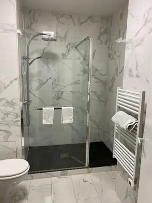 Salle de bains dans l'établissement Appartement spacieux et cosy Champs Elysées Arc de triomphe
