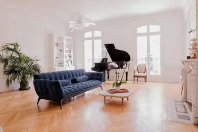 Coin salon dans l'établissement Luxueux duplex Elysées
