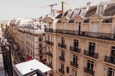 Vue générale sur Paris ou vue de la ville depuis l'appartement