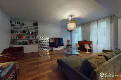 Télévision ou salle de divertissement dans l'établissement Atypique Paris marais