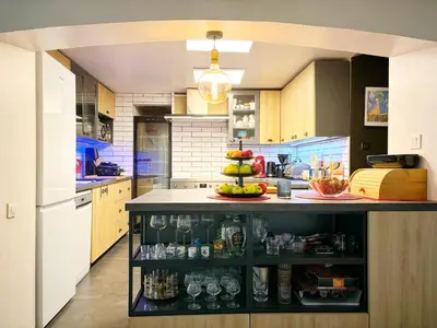 Cuisine ou kitchenette dans l'établissement Grand appartement avec jardin privatif à Paris