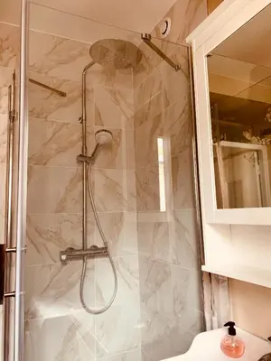 Salle de bains dans l'établissement Parisian style Appartment Private room with Shared bathroom near Bastille and Gare de Lyon