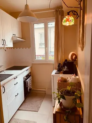 Cuisine ou kitchenette dans l'établissement Parisian style Appartment Private room with Shared bathroom near Bastille and Gare de Lyon