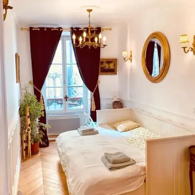Parisian style Appartment Private room with Shared bathroom near Bastille and Gare de Lyon