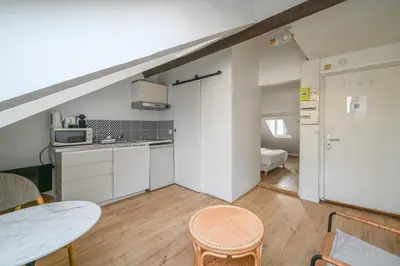 Cuisine ou kitchenette dans l'établissement Cléry 57