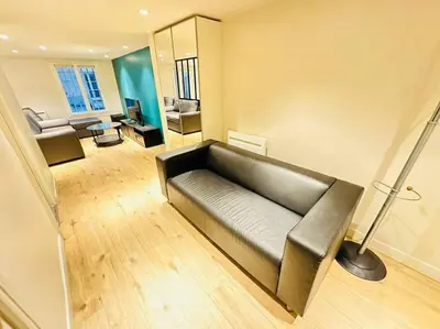 Coin salon dans l'établissement Great flat in center of Paris