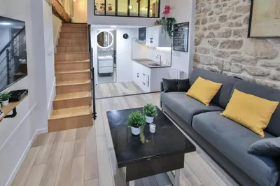 Cuisine ou kitchenette dans l'établissement Clara - Modern Loft Sorbonne Notre-Dame Historic