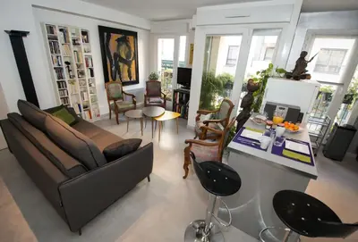 Coin salon dans l'établissement Montmartre - Ruisseau - magnifique appartement artistique