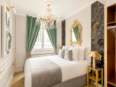 Un ou plusieurs lits dans un hébergement de l'établissement Merveil Signature Suite Hoche - Eiffel Tower view