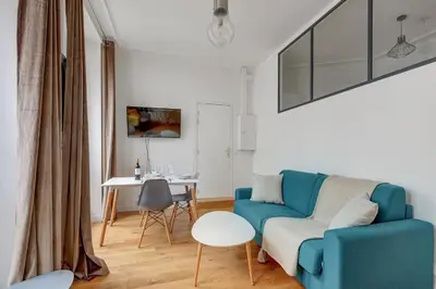 Télévision ou salle de divertissement dans l'établissement 338 Suite Montmartre - Superb apartment in Paris