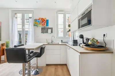 Cuisine ou kitchenette dans l'établissement L'Oasis Urbaine - Proche Belleville et Parmentier