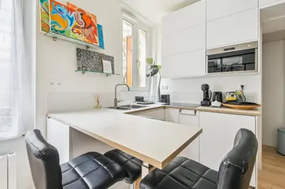 Cuisine ou kitchenette dans l'établissement L'Oasis Urbaine - Proche Belleville et Parmentier