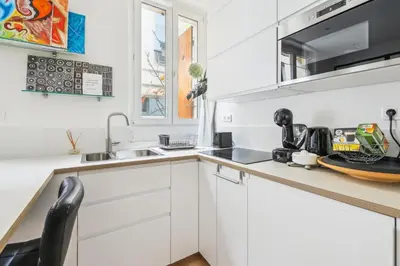Cuisine ou kitchenette dans l'établissement L'Oasis Urbaine - Proche Belleville et Parmentier