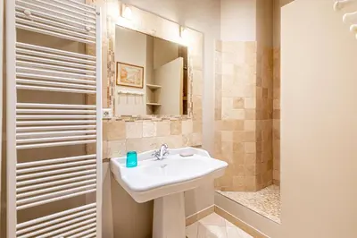 Salle de bains dans l'établissement GuestReady - Séjour en famille - Arc de Triomphe