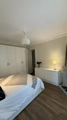 Un ou plusieurs lits dans un hébergement de l'établissement 2-Bed Room Cosy Apartment - Central Location