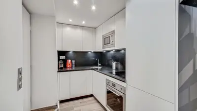 Cuisine ou kitchenette dans l'établissement 07 Tour Eiffel - Maison pour 5 personnes