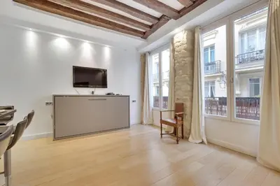 Télévision ou salle de divertissement dans l'établissement Marais - Appartement Parisien pour 5 personnes