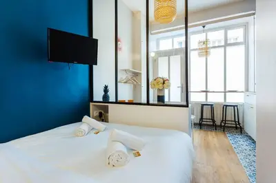 Un ou plusieurs lits dans un hébergement de l'établissement Cosy studio - Arc de Triomphe