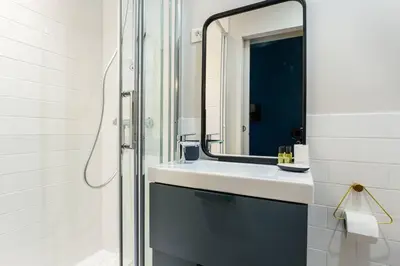 Salle de bains dans l'établissement Cosy studio - Arc de Triomphe