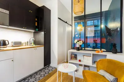 Cuisine ou kitchenette dans l'établissement Cosy studio - Arc de Triomphe