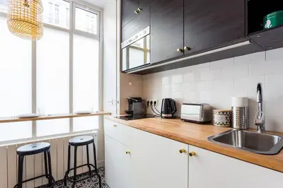 Cuisine ou kitchenette dans l'établissement Cosy studio - Arc de Triomphe