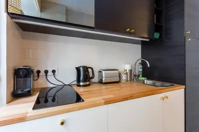 Cuisine ou kitchenette dans l'établissement Cosy studio - Arc de Triomphe