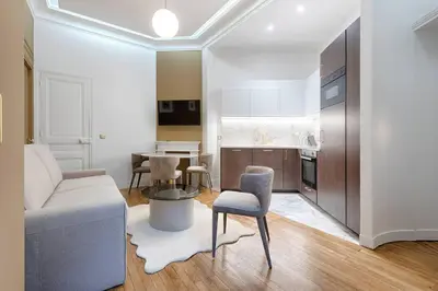 Télévision ou salle de divertissement dans l'établissement MyKeypers Luxury Parisian Flat - Heart of Paris