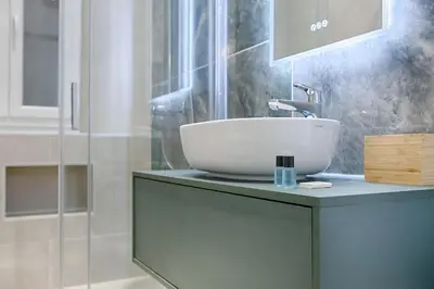Salle de bains dans l'établissement MyKeypers Luxury Parisian Flat - Heart of Paris
