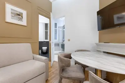 Coin salon dans l'établissement MyKeypers Luxury Parisian Flat - Heart of Paris