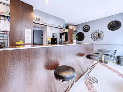 Cuisine ou kitchenette dans l'établissement HOTEL WATTIGNIES