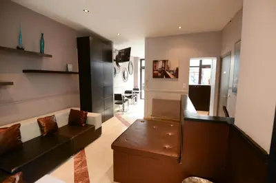 Coin salon dans l'établissement HOTEL WATTIGNIES