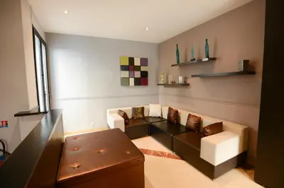 Télévision ou salle de divertissement dans l'établissement HOTEL WATTIGNIES