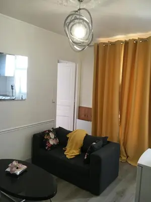 Coin salon dans l'établissement appartement T2 porte de Pantin Métro Hoche
