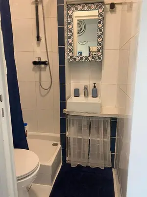 Salle de bains dans l'établissement appartement T2 porte de Pantin Métro Hoche