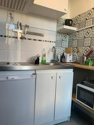 Cuisine ou kitchenette dans l'établissement STUDIO MOLIERE