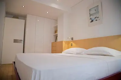 Un ou plusieurs lits dans un hébergement de l'établissement Apolline - Luxury 3BR Suite Quai Saint-Michel Cathedral Views