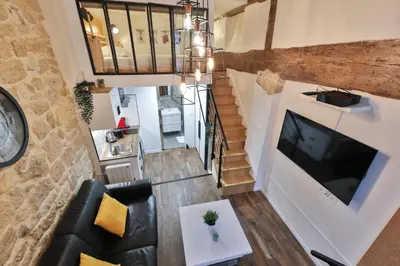 Télévision ou salle de divertissement dans l'établissement Chloé - Modern Loft Sorbonne Notre-Dame Historic