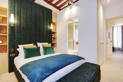 Un ou plusieurs lits dans un hébergement de l'établissement TheLander - Serviced Apartment in Saint-Germain-des-Prés