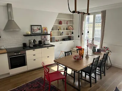 Cuisine ou kitchenette dans l'établissement South Pigalle - 2 bedrooms luxury flat