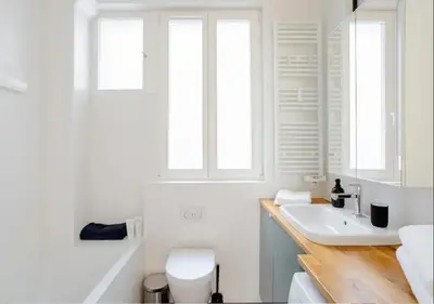 Salle de bains dans l'établissement Charmant appartement près du Père Lachaise