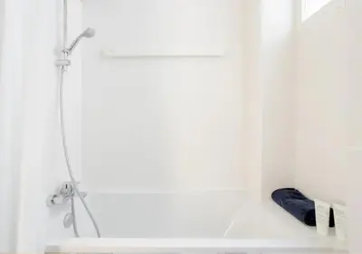 Salle de bains dans l'établissement Charmant appartement près du Père Lachaise