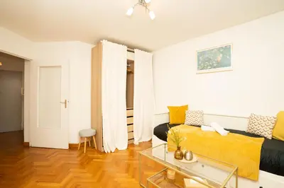 Coin salon dans l'établissement Studio cosy - Asnières