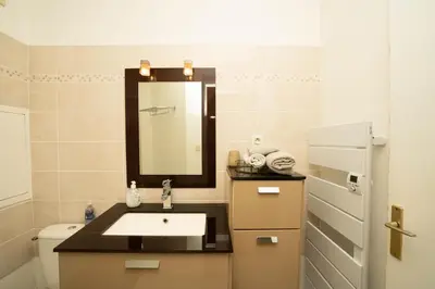 Salle de bains dans l'établissement Studio cosy - Asnières