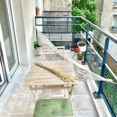 Appartement entier avec balcon sur cour à Paris