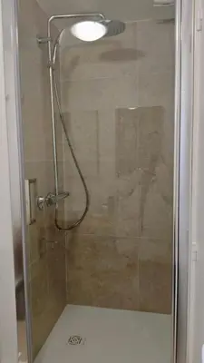 Salle de bains dans l'établissement Spacious Private House 160sqm Prime Location with Yard and Parking for 2 Cars