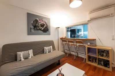 Coin salon dans l'établissement Montmartre-Appartement climatisé -3min Sacré-Cœur