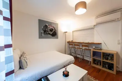 Cuisine ou kitchenette dans l'établissement Montmartre-Appartement climatisé -3min Sacré-Cœur