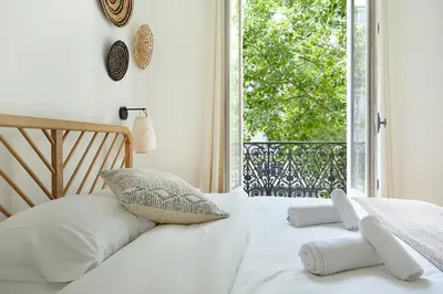 Un ou plusieurs lits dans un hébergement de l'établissement Apartment Center of Paris by Studio prestige
