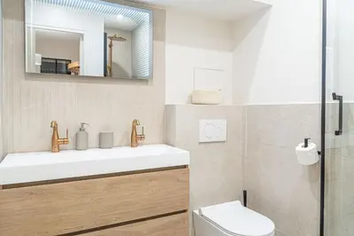 Salle de bains dans l'établissement Lavie Maison AC & Jacuzzi